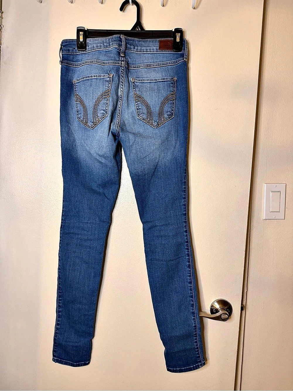 Hollister Mid-Rise Super Skinny Jeans—Size 5 - Picture 2 of 3